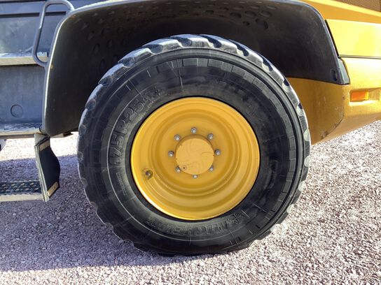 2018 344L - 443275,  image number 23