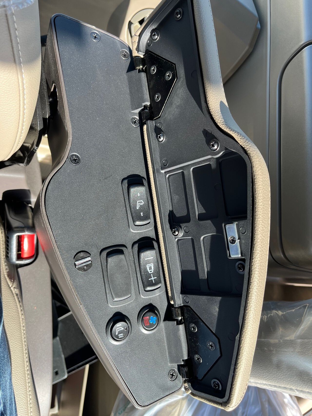 2024 8R 410 - 427446,  image number 12