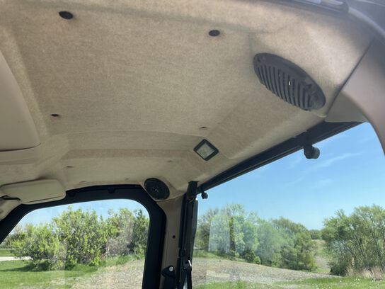 2020 XUV 835R - 437822,  image number 12