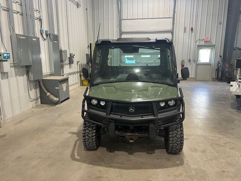 2023 XUV 835M - 441954, 