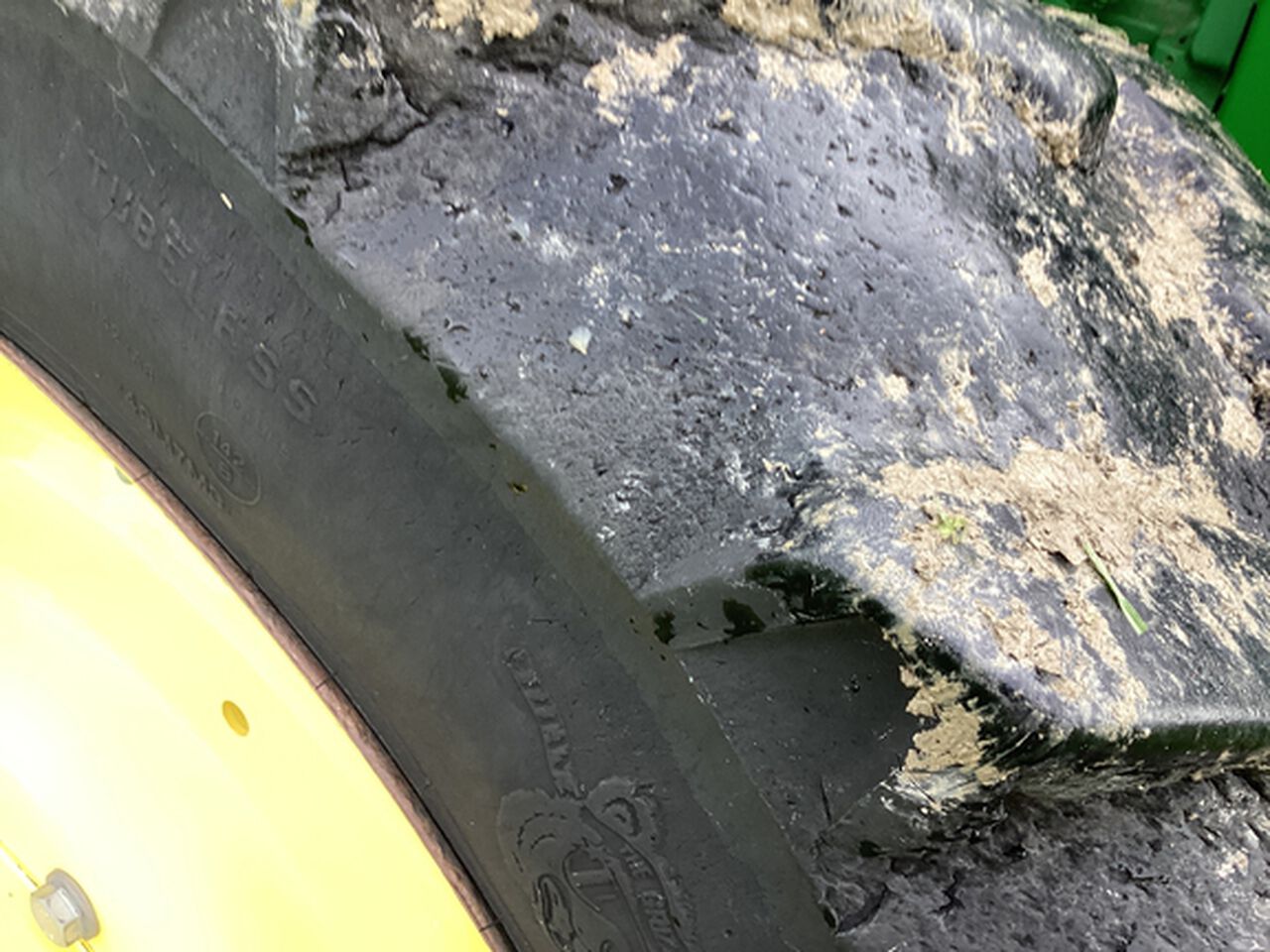 2012 8335R - 440418,  image number 34