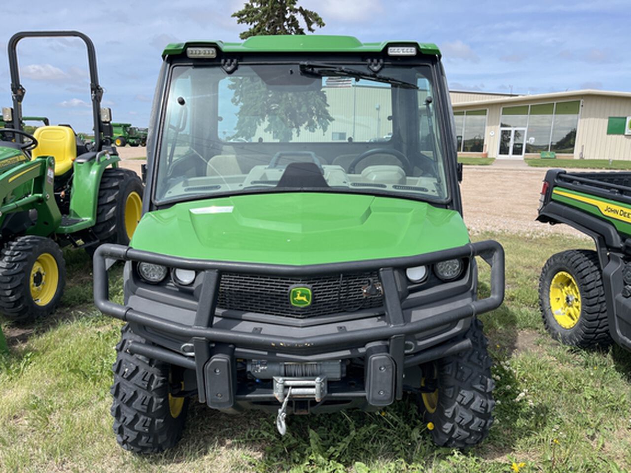 2020 XUV 835R - 429274,  image number 1