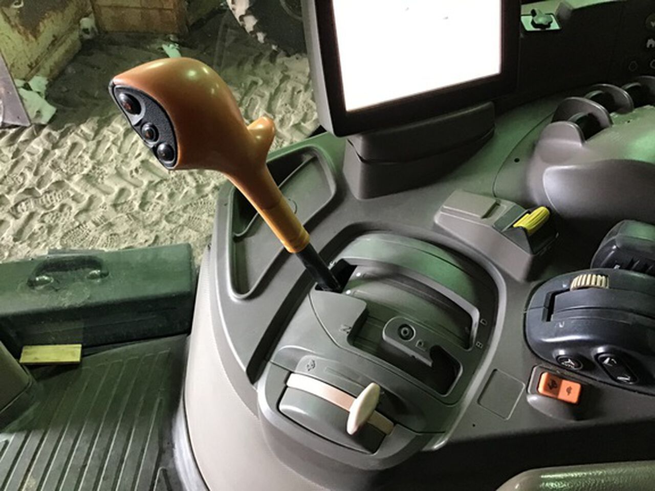 2013 7215R - 430506,  image number 33