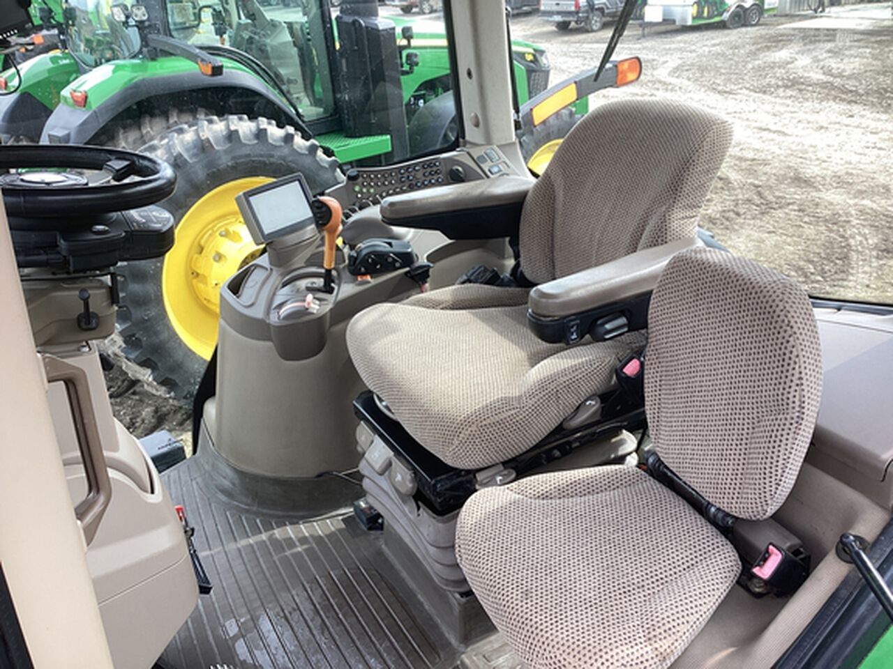 2013 7215R - 430506,  image number 6