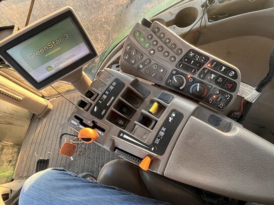 2012 8335R - 443470,  image number 4