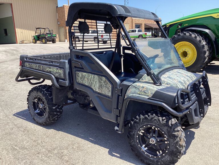 2017 XUV 825M - 446256, 