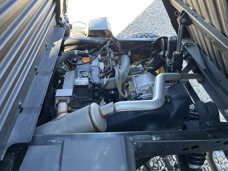 2023 XUV 865R - 444543, 