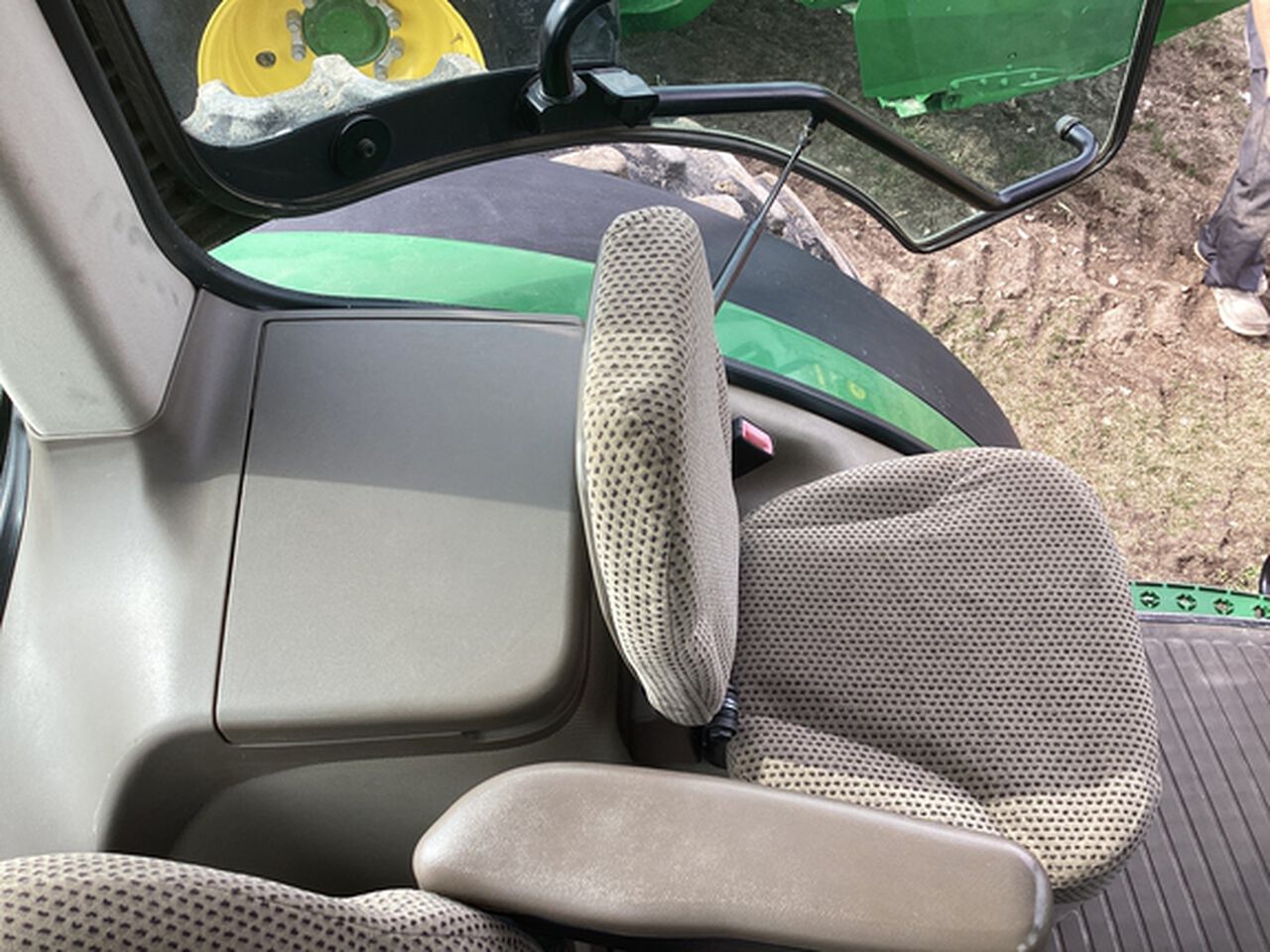 2013 7215R - 430506,  image number 10