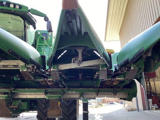 2022 C8R - 440968,  image number 16