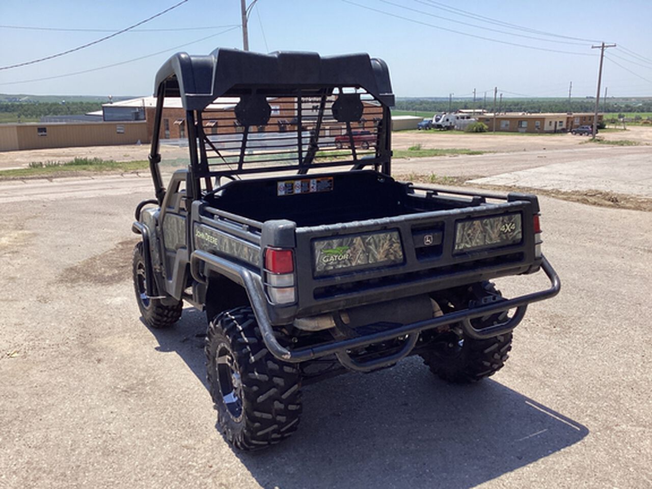2017 XUV 825M - 446256,  image number 4