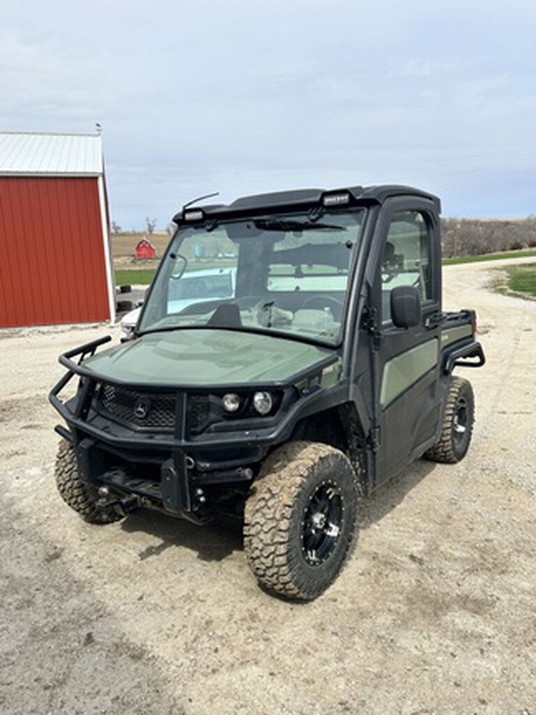 2022 XUV 835R - 445822, 