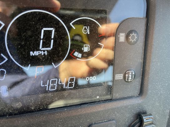 2023 XUV 825M S4 - 419433,  image number 6