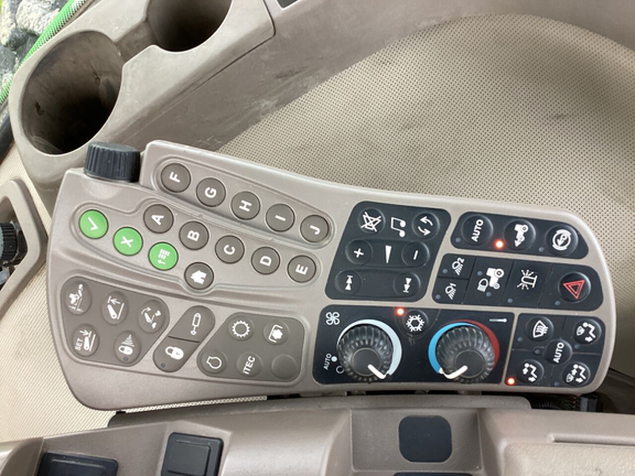 2012 8335R - 440418,  image number 17