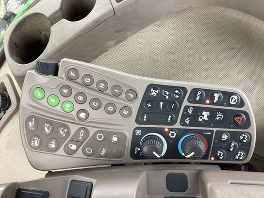 2012 8335R - 440418,  image number 17