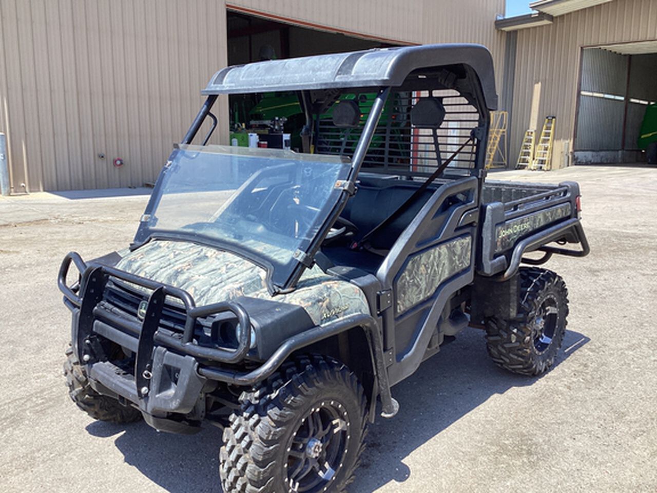 2017 XUV 825M - 446256,  image number 2