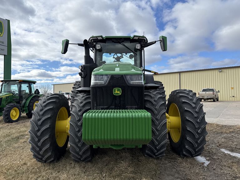 2023 8R 410 - 437241, 