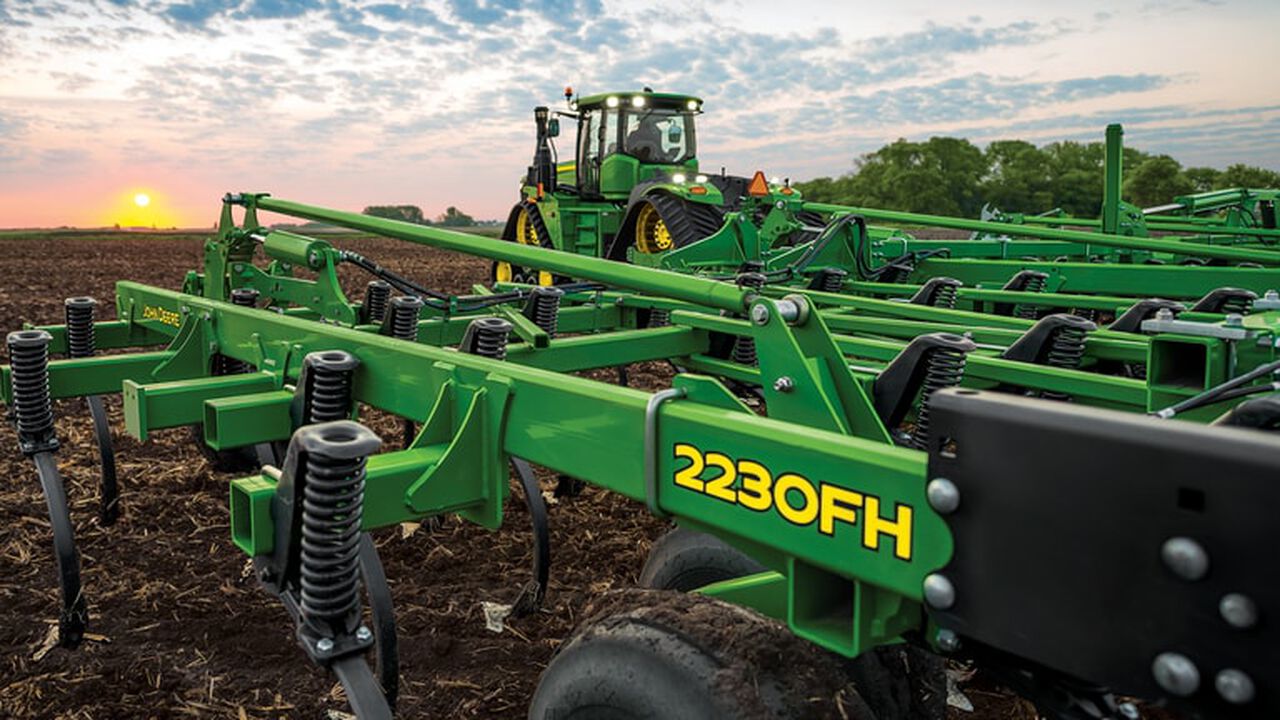 2230FH Floating Hitch Field Cultivator,  image number 0
