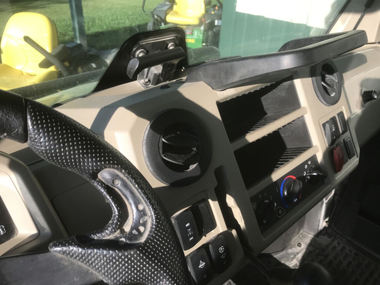 2022 XUV 835R - 439954,  image number 8