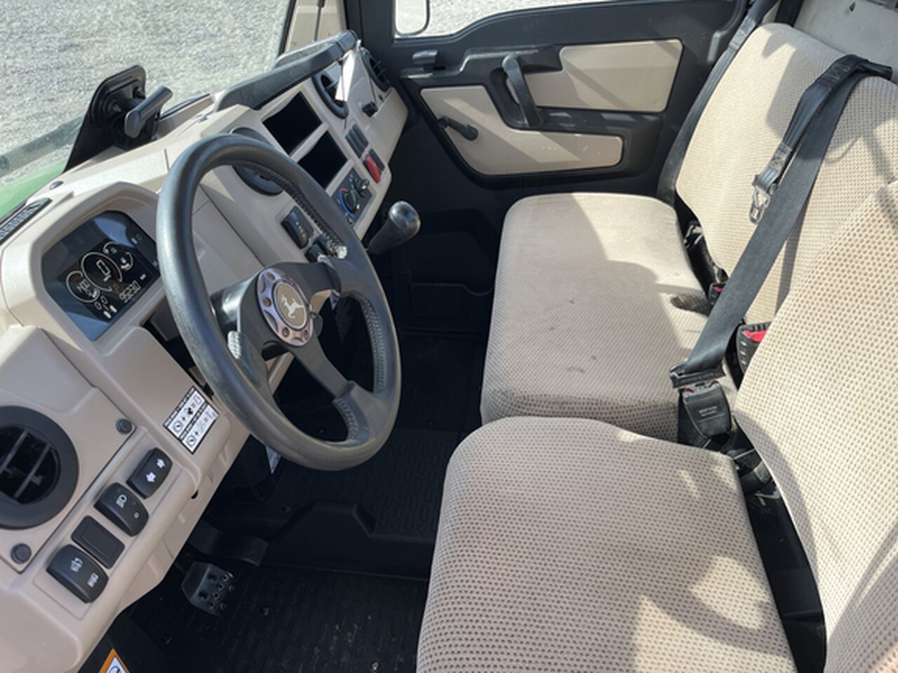 2021 XUV 835R - 428003,  image number 4